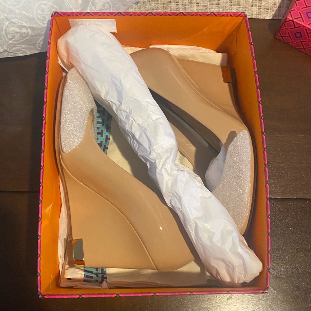 Tory Burch Astoria 90mm Beige Wedge